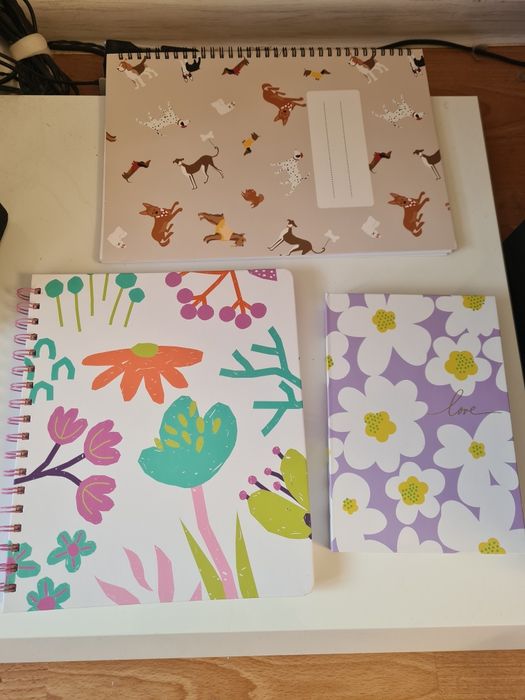 Zestaw zeszyty notatniki całość za 8zl