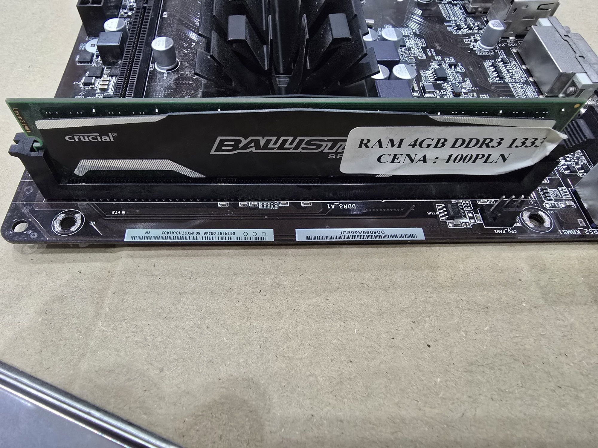 Intel J1900 Asrock Q1900M + 4GB DDR3