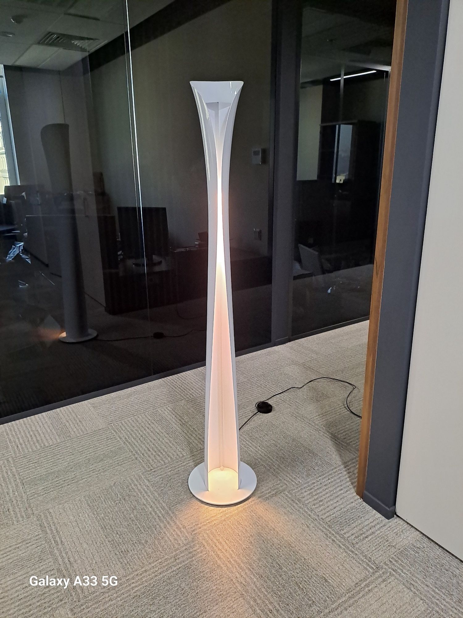 Продам торшер  Artemide(Italy)
