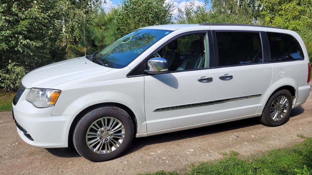 Chrysler Town & Country Na sprzedaż Chrysler Town & Country w bardzo dobrym stanie technicznym
