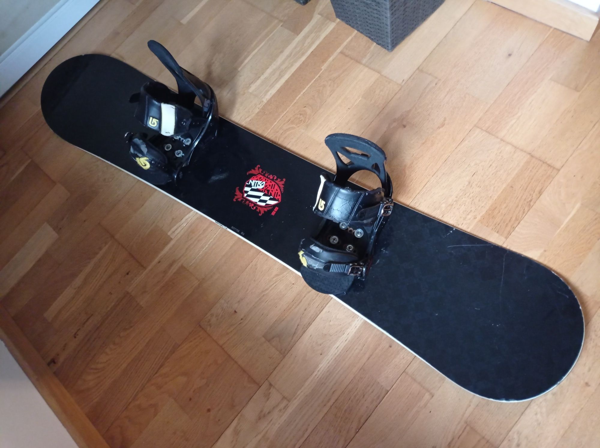 Nitro Shield 156 snowboard deska snowboardowa wiązania Burton Drake