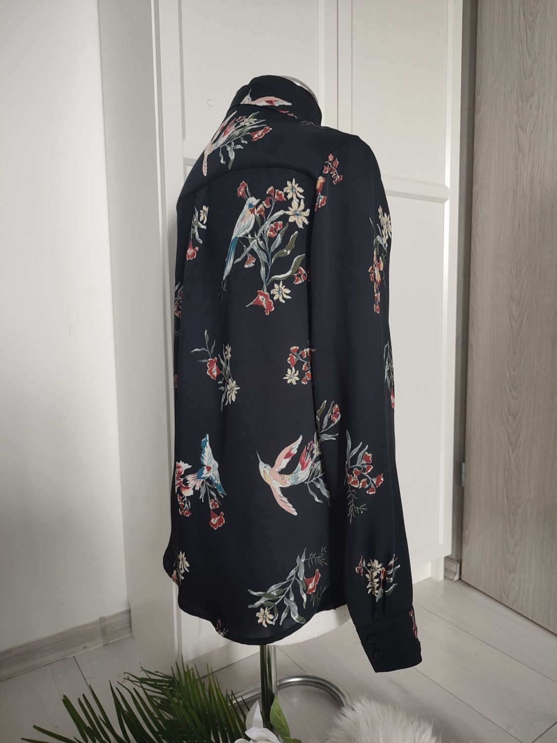 H&M koszula damska czarna długa we wzory ptaki i kwiaty rozmiar 34/36