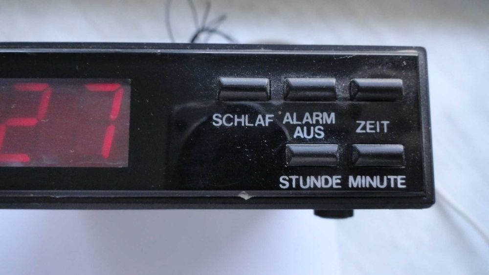 Zegar z radio budzikiem MSR