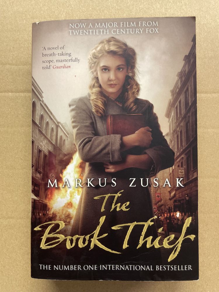 Livro The Book Thief by Markus Zusak