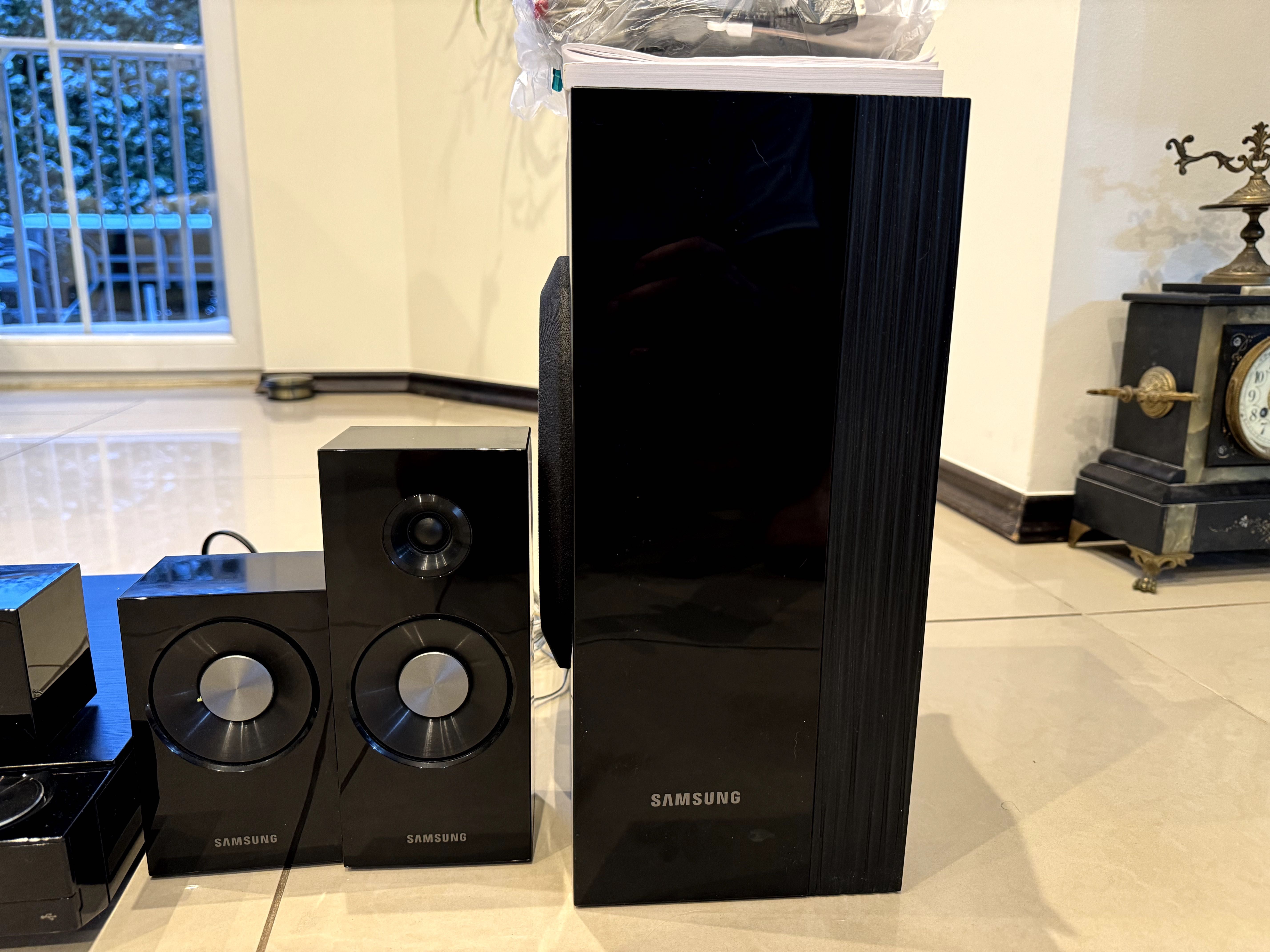 Kino domowe Samsung - 5 głośników i subwoofer