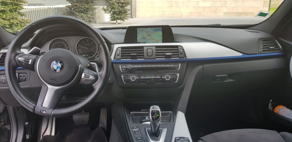BMW 320 com pack M