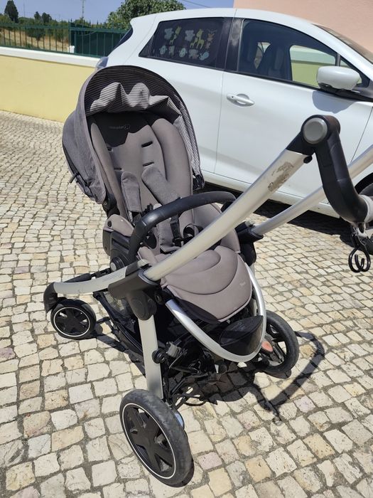 Carrinho de bebe com ovo