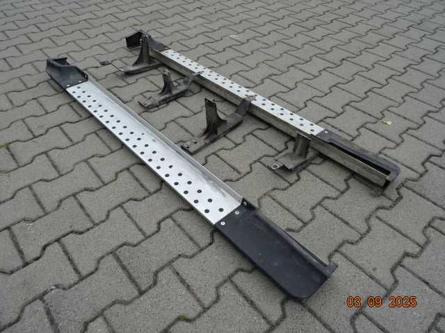 Suzuki Grand Vitara II 3D 2005- Próg Progi Boczne Stopnie Listwy Kpl