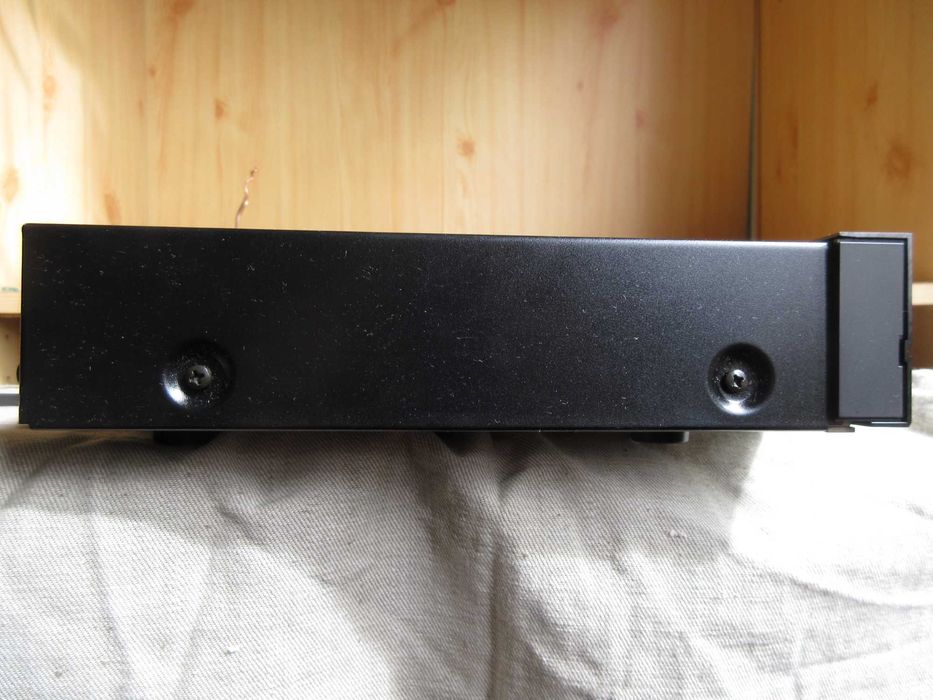 Luxman T-100L tuner FM/AM stereo radio made in Japan