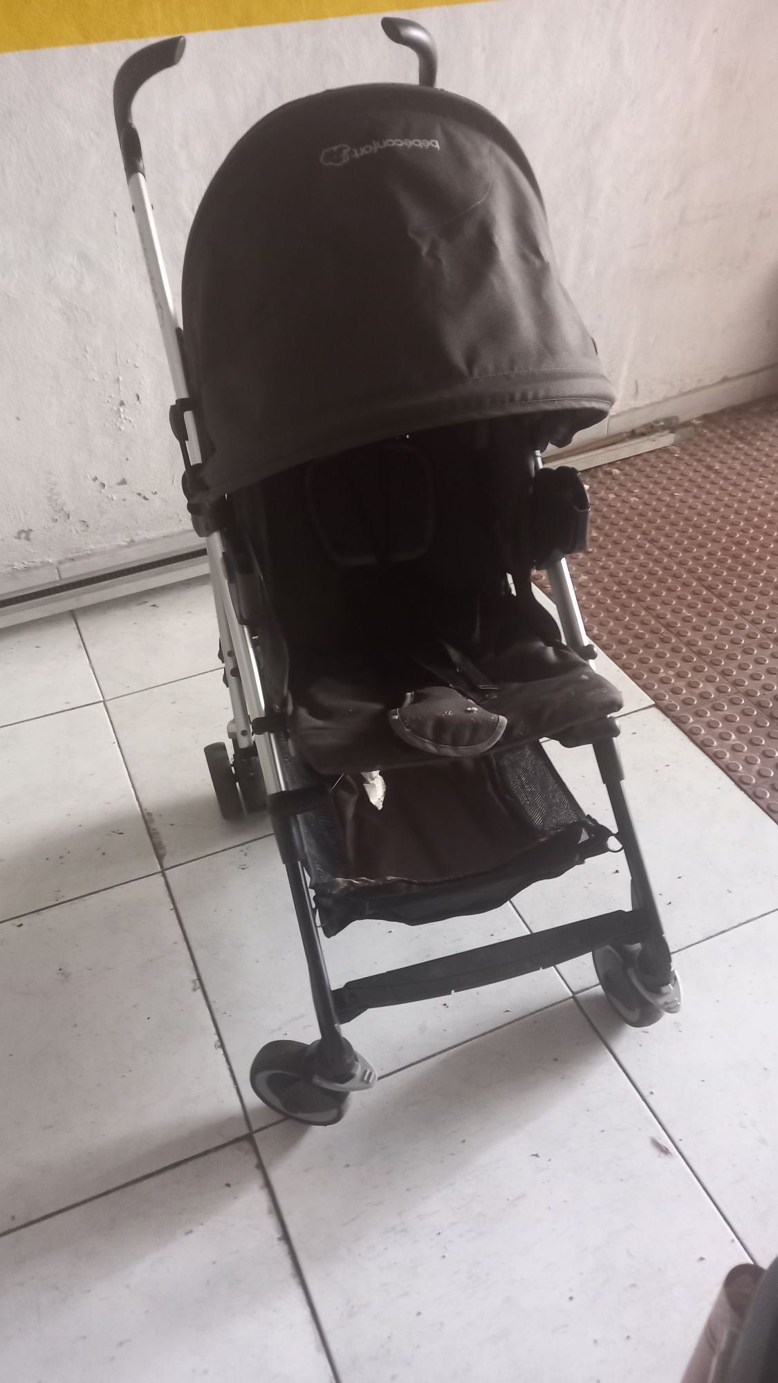 Conjunto carrinho com ovo e com isofix da Bebeconfort.