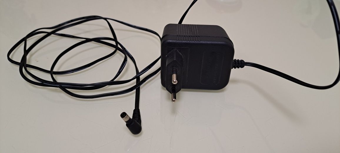 Блок живлення універсальний  9V