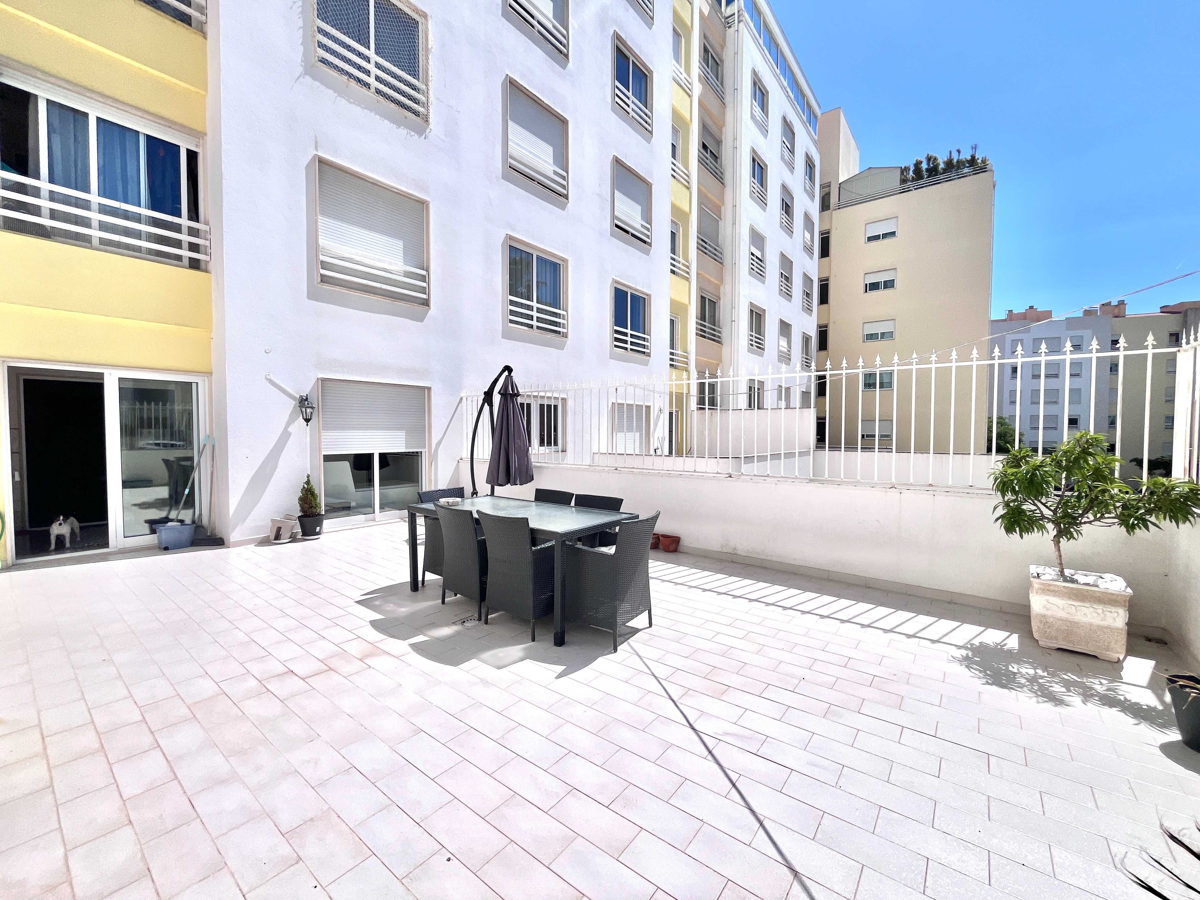 Apartamento com terraço Jardins da Parede