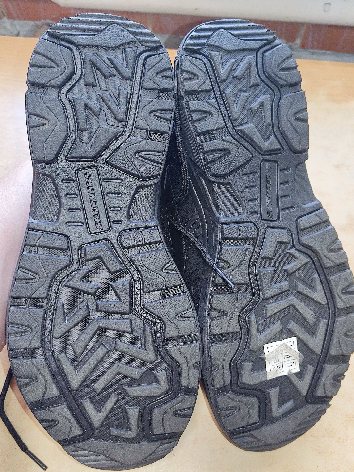 Skechers relaxed fit, нові