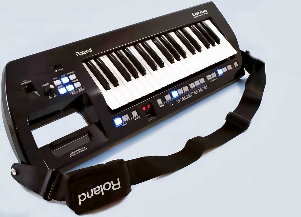 Roland Lucina AX-09 - синтезатор кейтар (keytar, расческа) +сумка-кофр