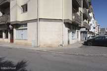 Loja com 2 Frentes no Centro de Fatima