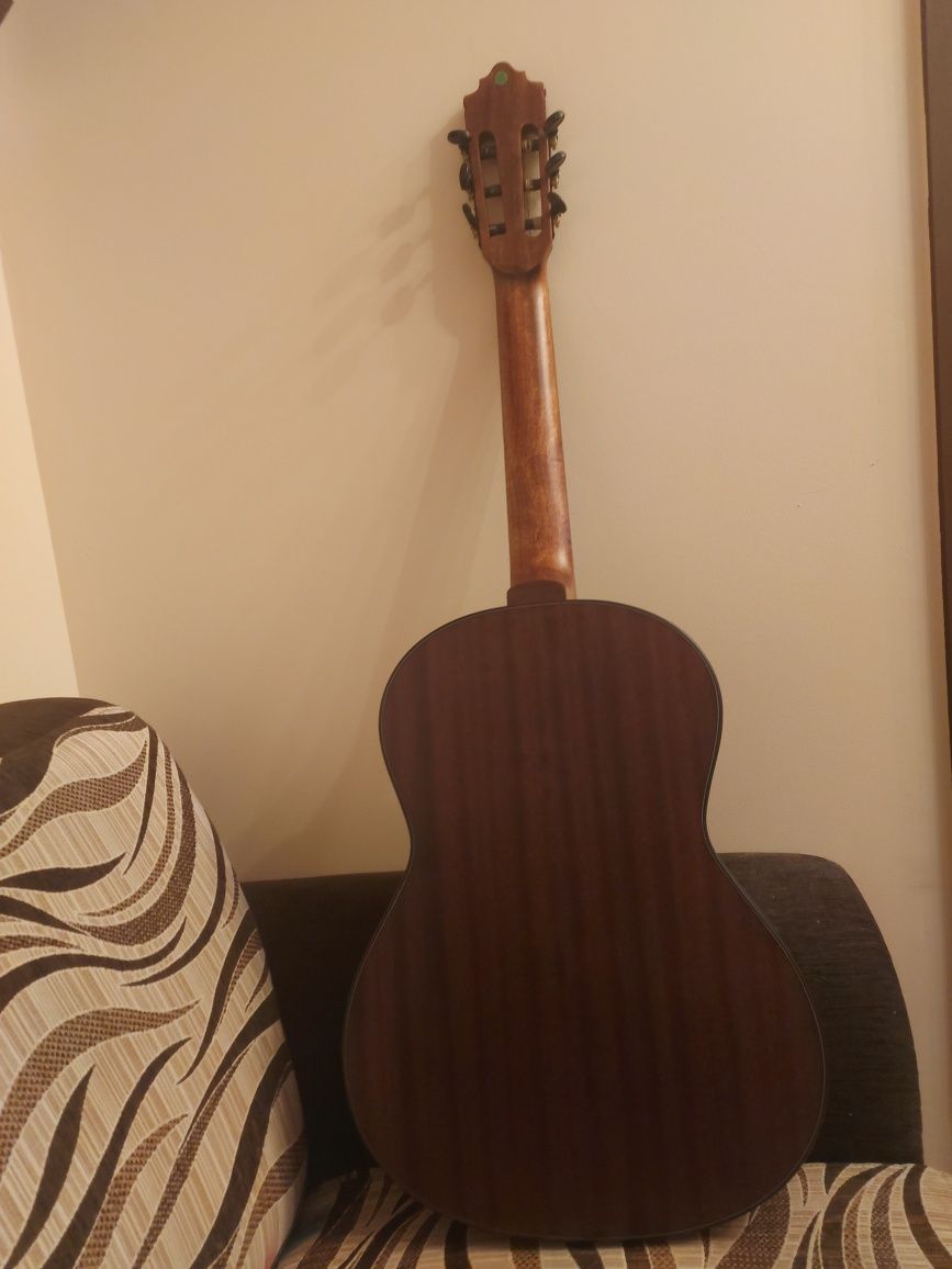 Gitara 4/4 drewniana lite drewno ze sklepu Riff