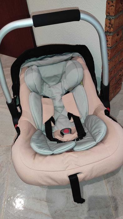 Carrinho e ovo bebé