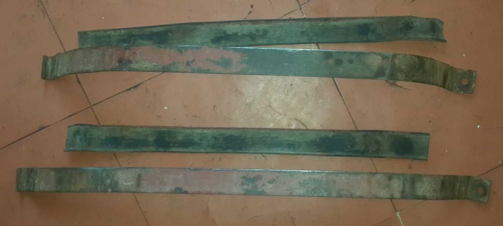 Продам запчастину хомуты бака. 40 литров. Б/У.