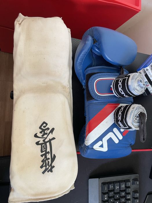 Luva e protetor de perna