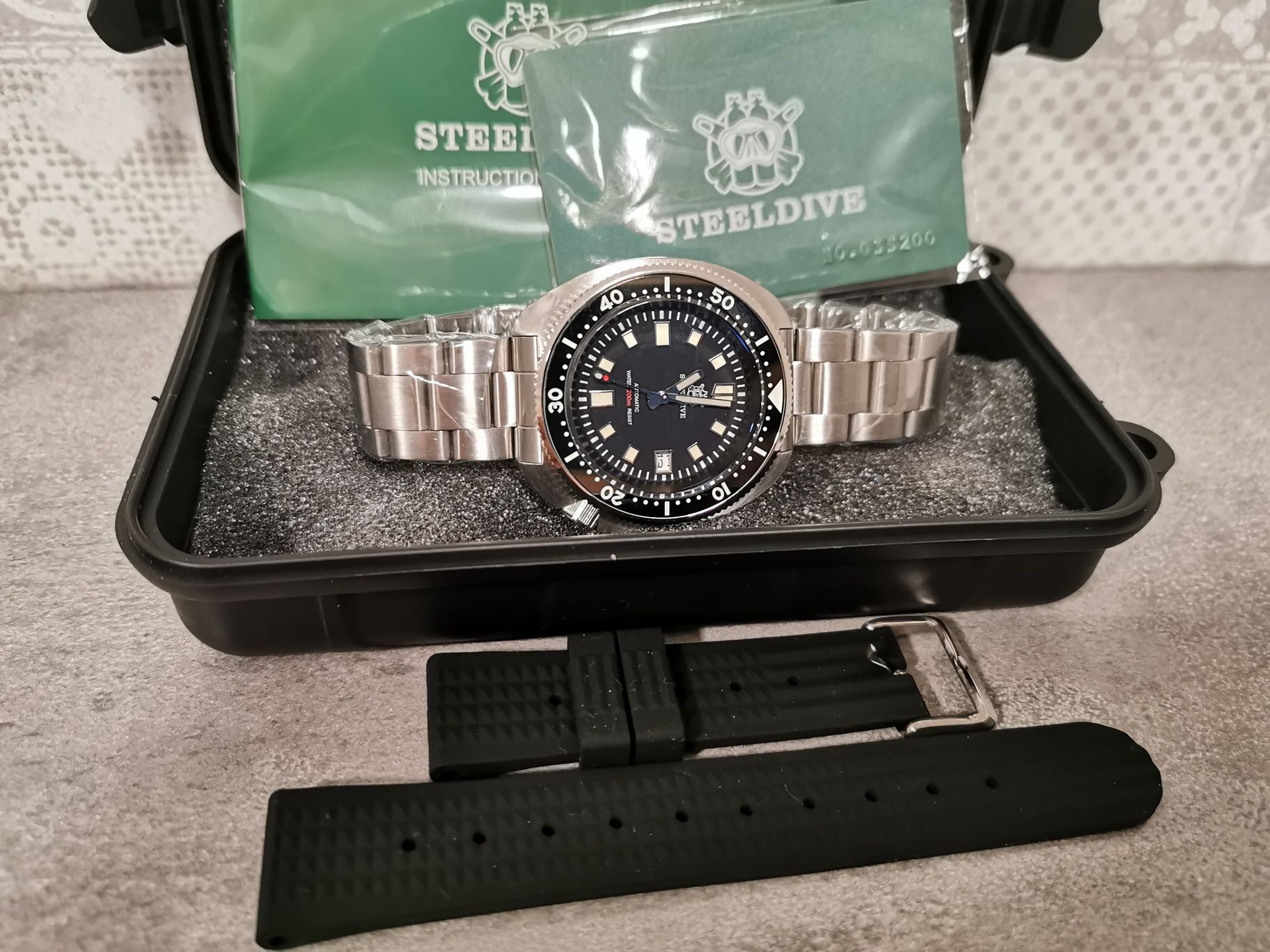 Steeldive 1970 homage Seiko 6105 turtle capt Willard diver