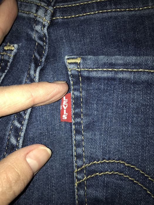 Темні джинси завужені