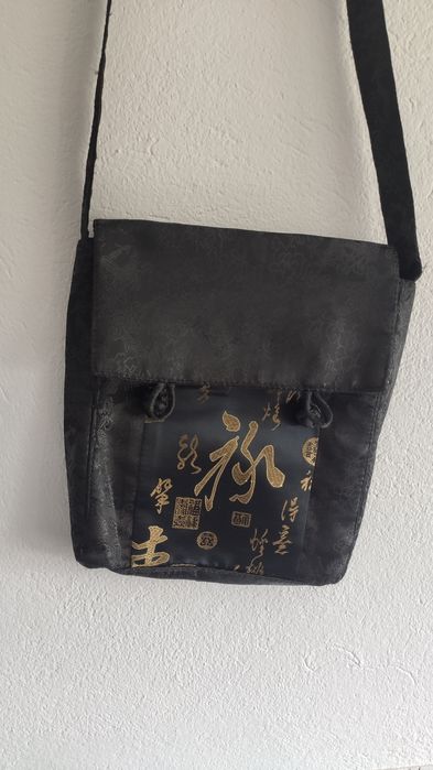 Poręczna torebka na ramię w stylu orientalnym