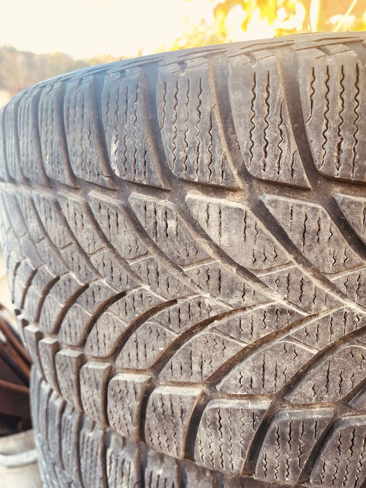 Продам резину goodyear 225/40 R18      1 шт