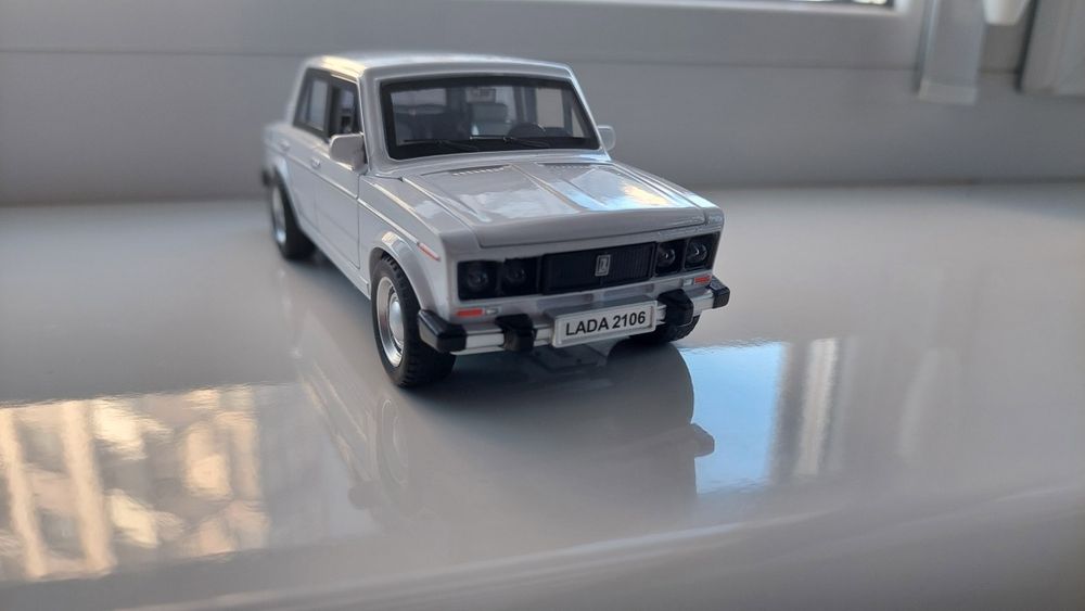 Моделька миталева LADA-2106 біла