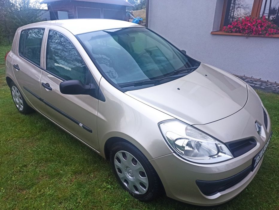 Renault clio 3  1.2 75 km 2007