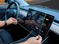 Защитное стекло на дисплей Tesla Model 3/Y GLASS PRO