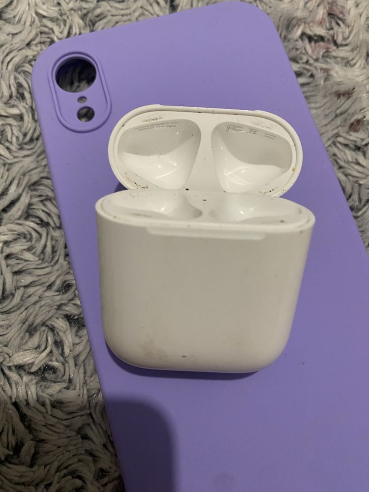 Продам зарядний бокс кейс на airpods 2 все працює