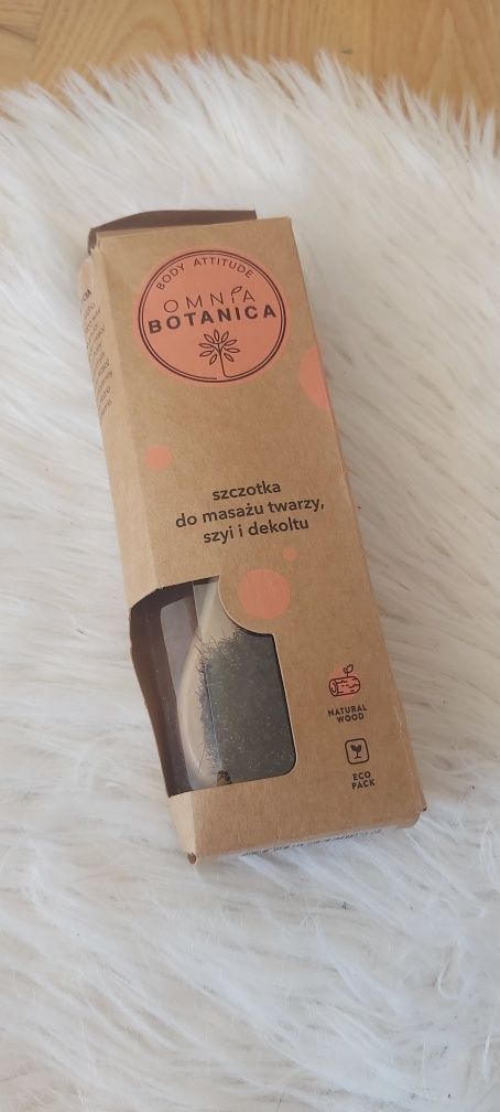 Szczotka do masazu twarzy omnia botanica masażer drewniana