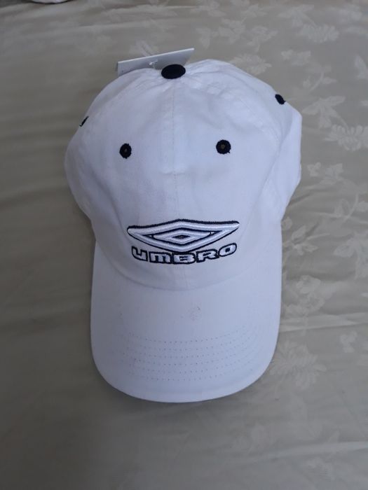 Nowa czapka z daszkiem UMBRO biała
