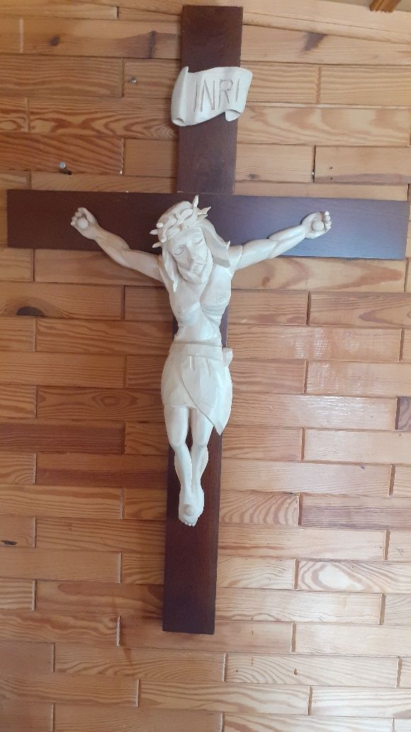 Chrystus  ukrzyżowany rzeżba w drewnie