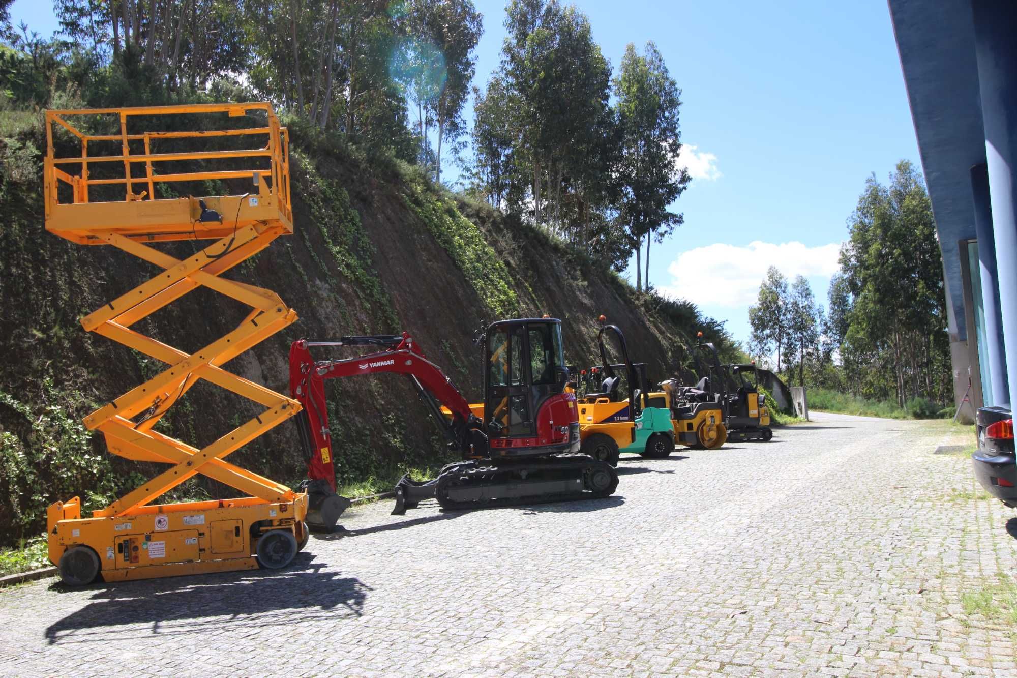 Dumper Thwaites todo terreno  4x4  2.3 toneladas (como novo)