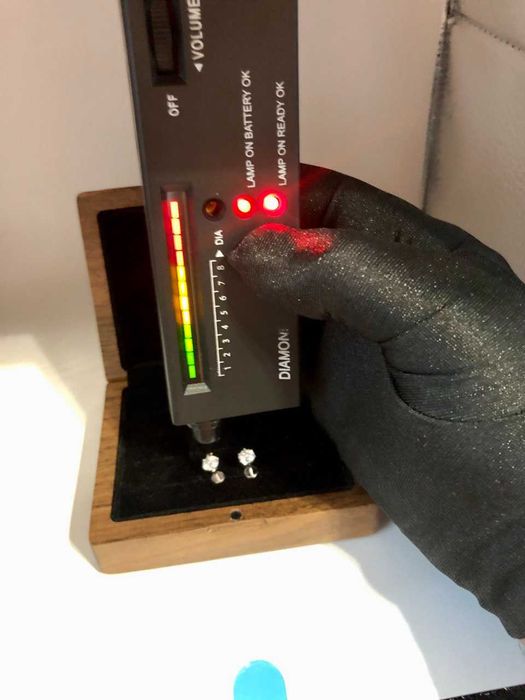 Пусеты белое золото с камнями 1.08 карат