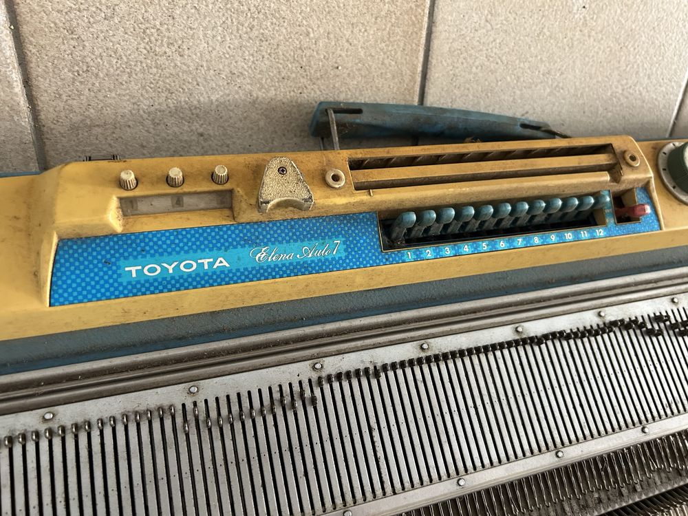 Maquina de tricotar Toyota