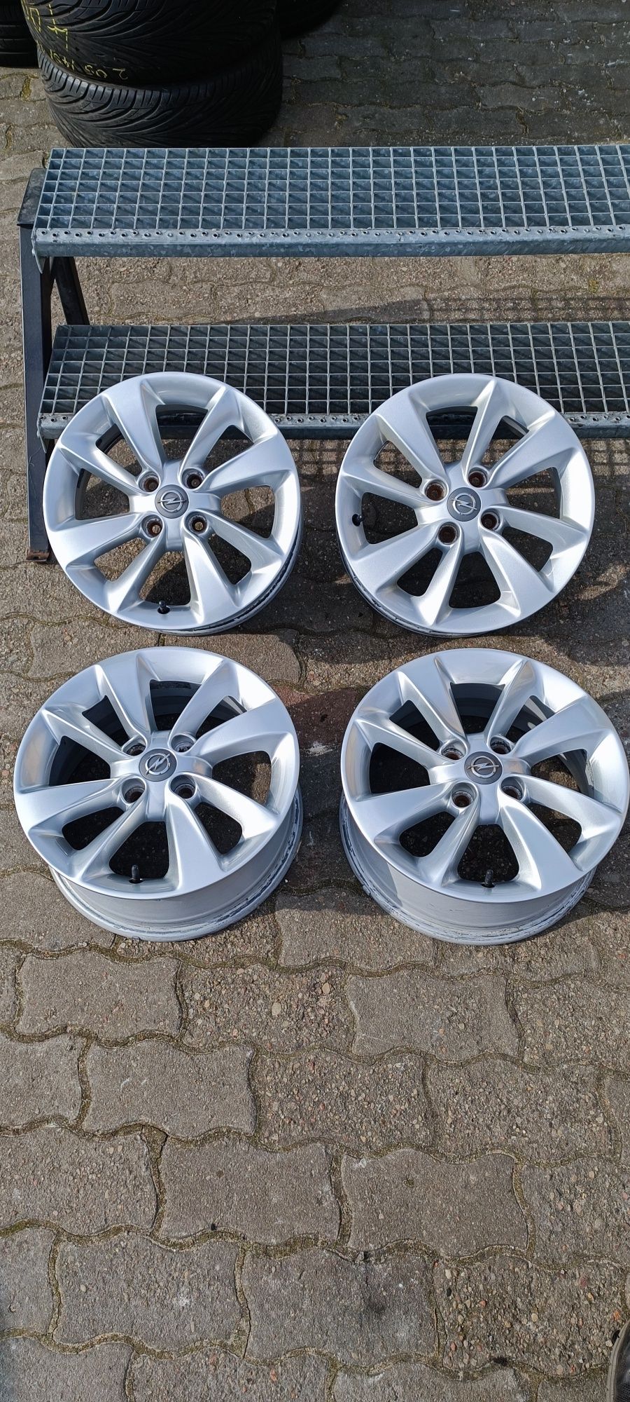 Opel Corsa E Adam 15cali 4x100 ET39 TPMS