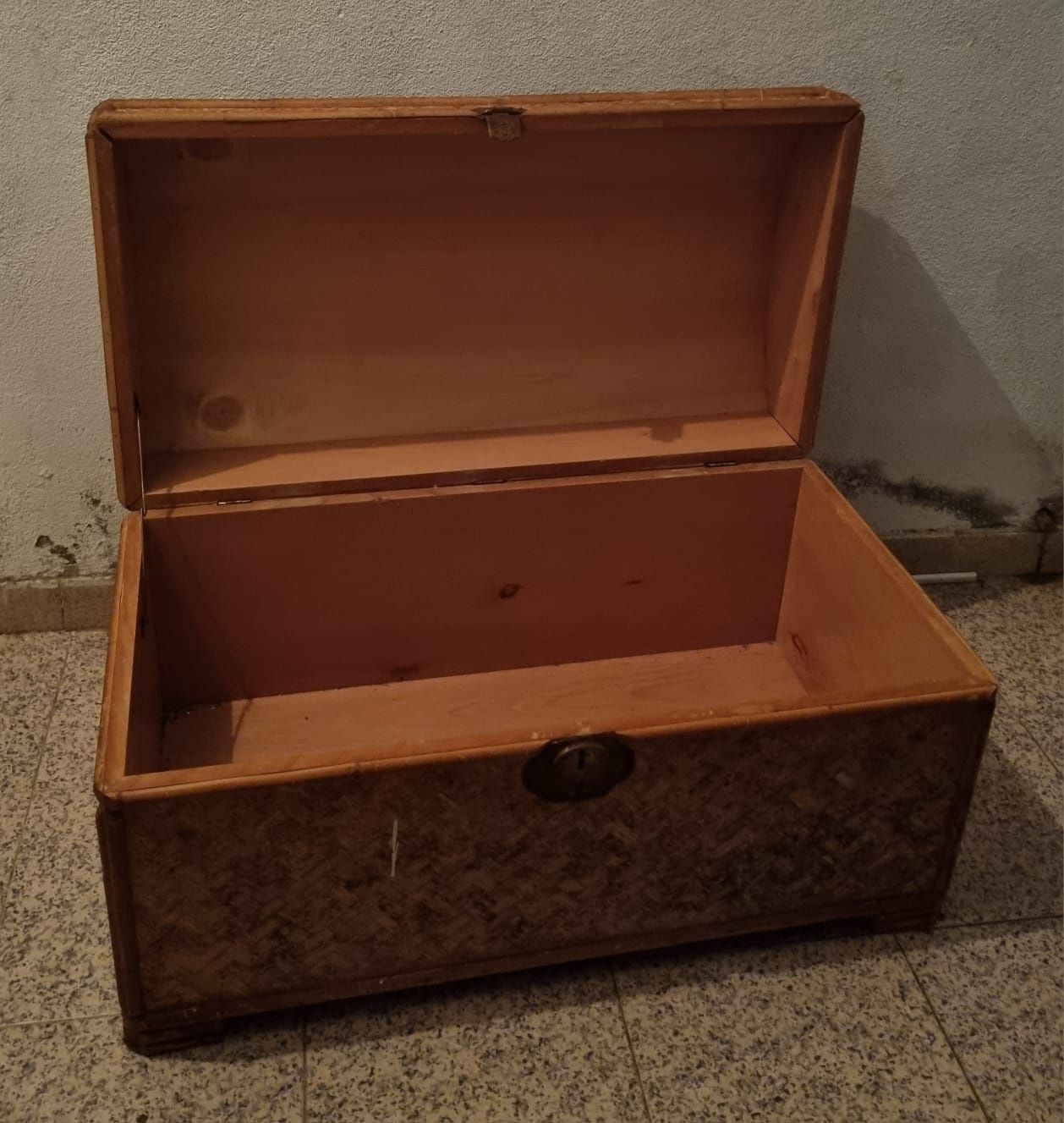Baú em Madeira para restauro medidas nas fotos