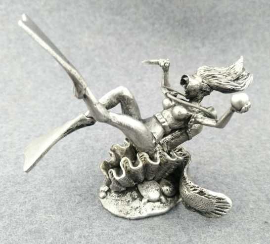 фигура статуэтка девушка подводный охотник олово аквалангист подвох