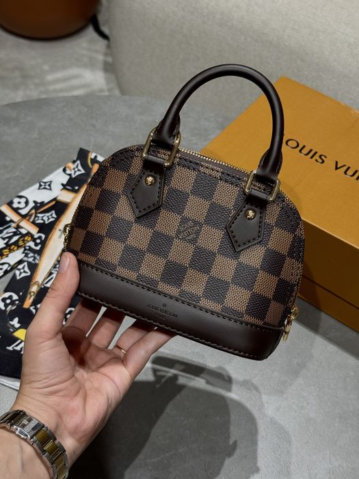 Torebka mini Louis Vuitton alma nano