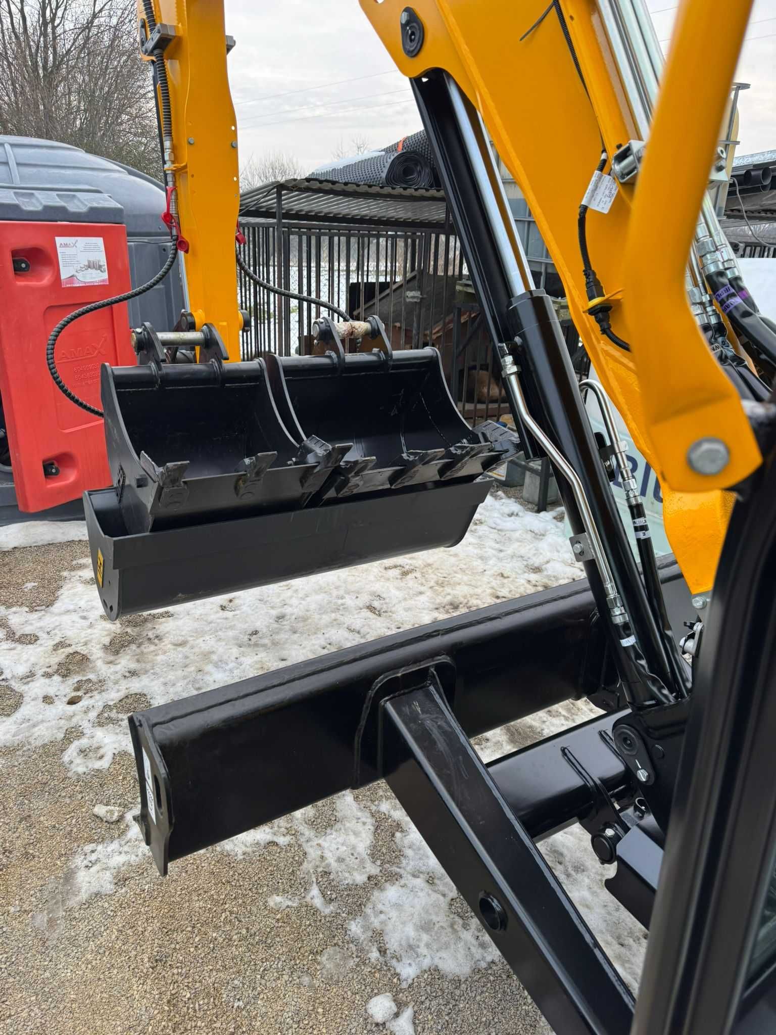 Roboty ziemne wykopy Giebułtów Kraków koparka 3T 3,5T mini JCB 35Z-1