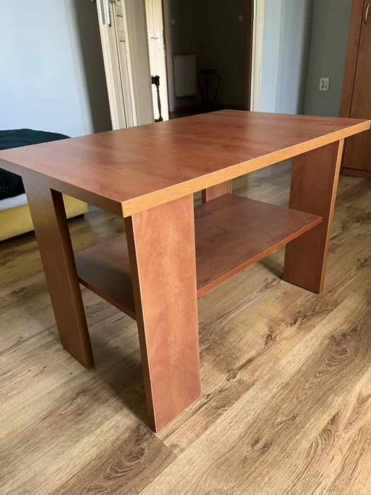 Stolik kawowy kolor ciepły brąz