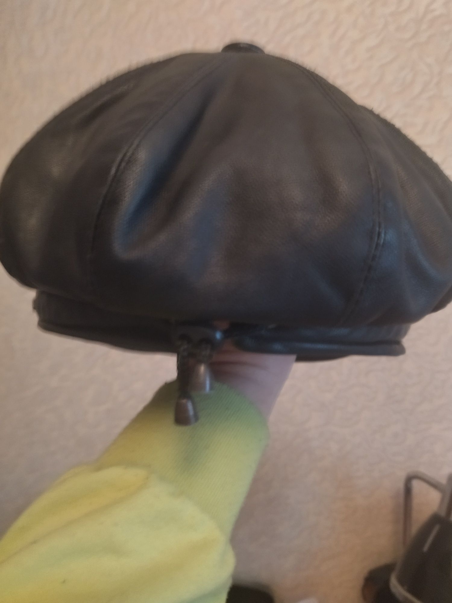 Кепка женская кожанная