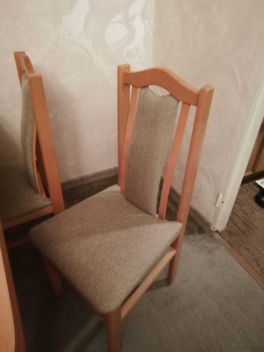 Sprzedam ZESTAW stół z 4 krzesłami i stolikiem kawowym