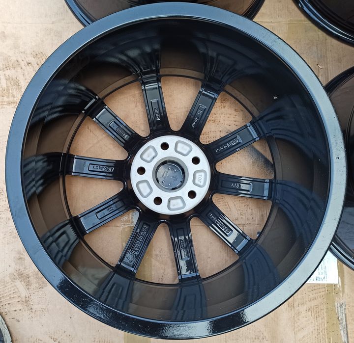 Felgi Oryginał Audi A3 A4 A5 A6 A8 Q3 8Jx18 ET43 5x112 4F0
