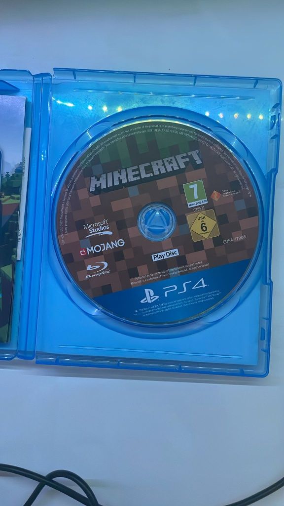 PS4 PRO 1 TB + 2 Comandos + JOGO MINECRAFT em CD