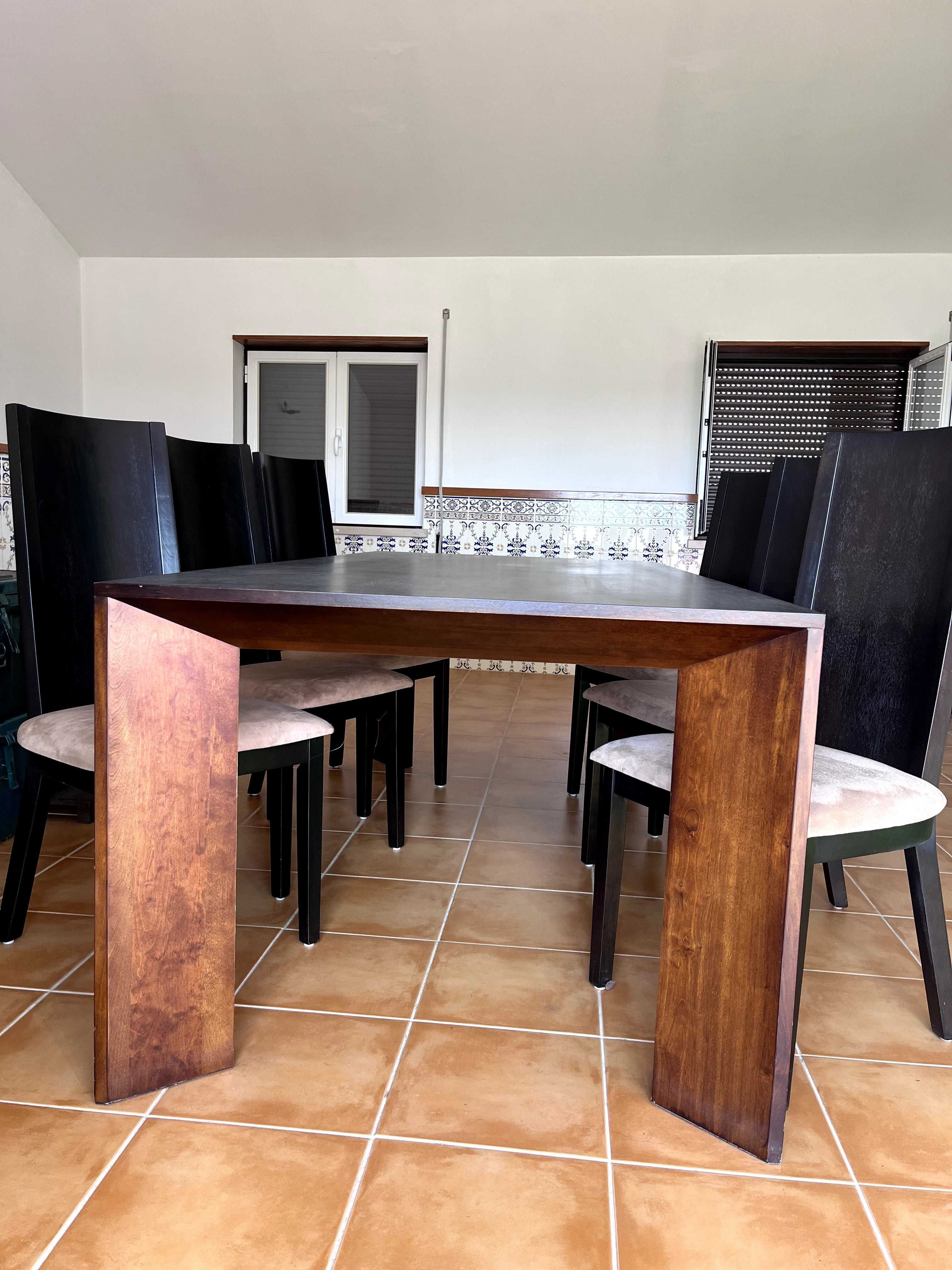 Mesa de Jantar em Madeira Maciça + 6 Cadeiras – Elegância e Qualidade