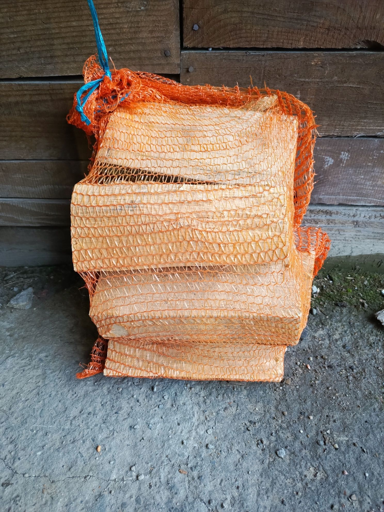 Drzewo kominkowe w workach jeden worek