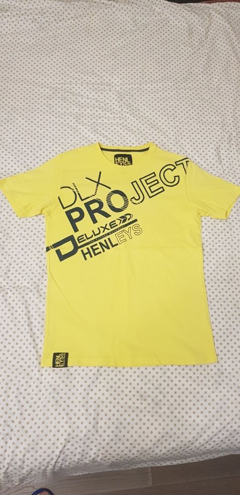 Яркая футболка Henleys Project Deluxe, оригинал, фирменная.